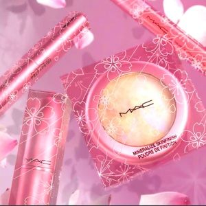 MAC LIMITED EDITION PETAL POWER LIP SET💕